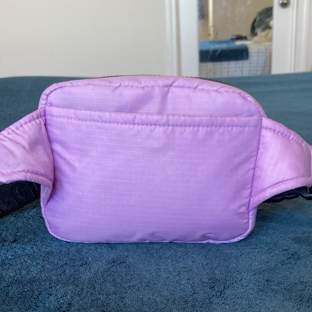 BAGGU Puffy Fanny pack Crossbody Bag in Lavender Lilac - Picture 5 of 13